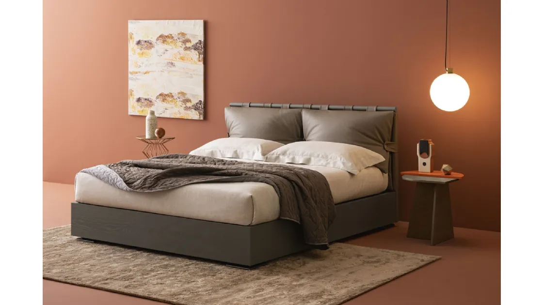 Dual bed with wooden bed frame and leather headboard by Oggioni.